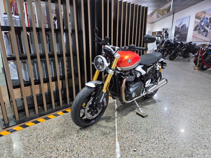 2026 Triumph BONNEVILLE SPEED TWIN 1200 RS ORANGE