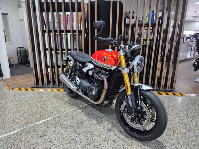 2026 Triumph BONNEVILLE SPEED TWIN 1200 RS ORANGE