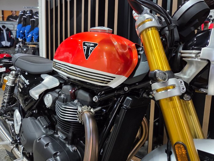 2026 Triumph BONNEVILLE SPEED TWIN 1200 RS ORANGE