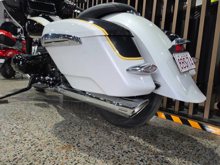 2023 BMW Motorrad R 18 ALPINE WHITE