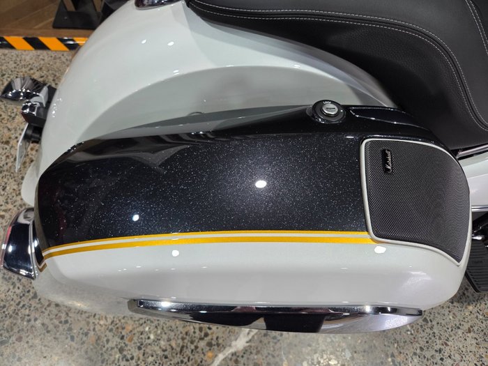 2023 BMW Motorrad R 18 ALPINE WHITE