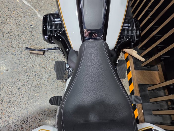 2023 BMW Motorrad R 18 ALPINE WHITE