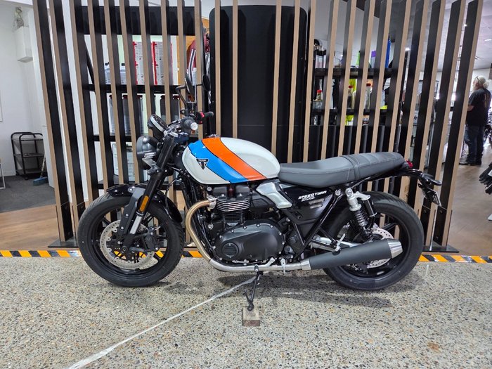 2026 Triumph BONNEVILLE SPEED TWIN Black