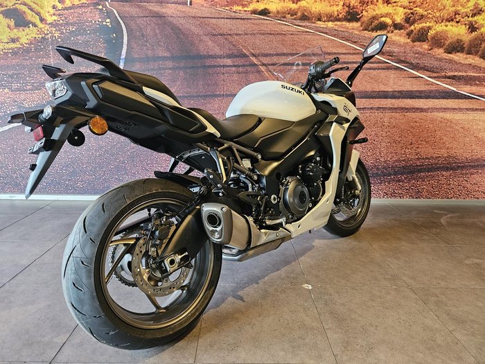 2026 Suzuki GSX-S1000 GT GSX-S White