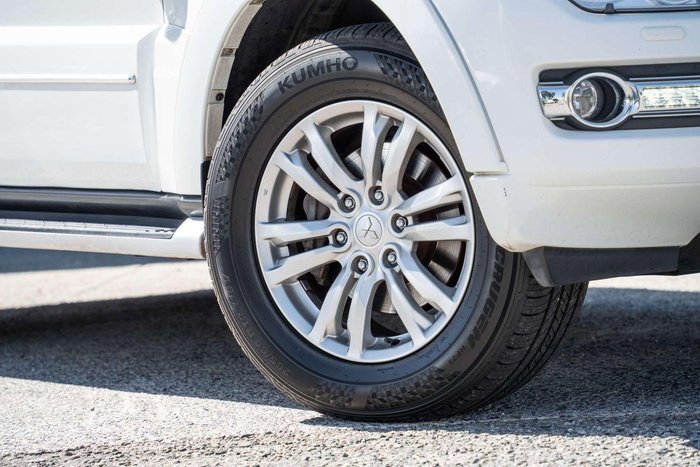 2018 Mitsubishi Pajero Exceed