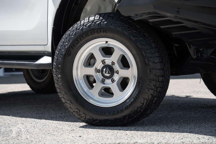 2020 Toyota Hilux SR
