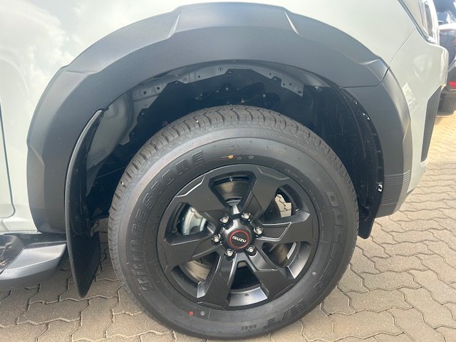 2025 Isuzu D-MAX X-TERRAIN MY25.5 Mineral White