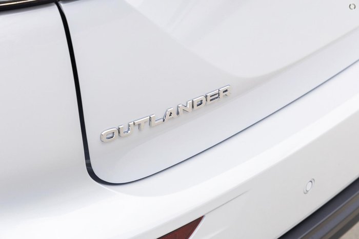 2026 Mitsubishi Outlander ES ZM MY26 White Diamond