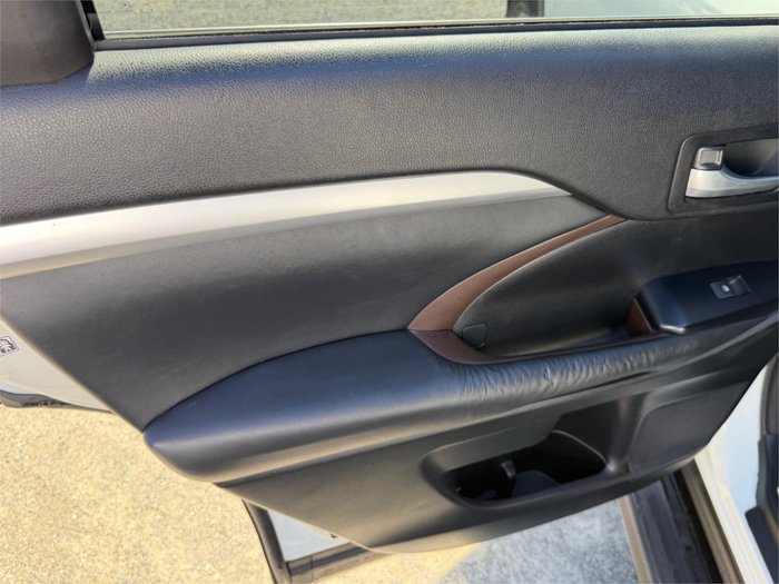 2015 TOYOTA KLUGER GX (4x2)