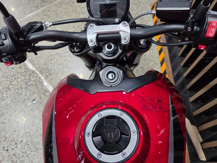 2026 Triumph TRIDENT 800 RED