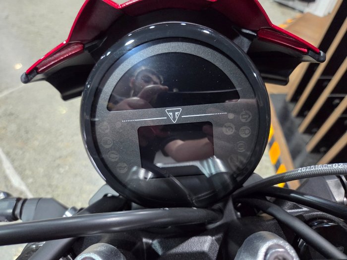 2026 Triumph TRIDENT 800 RED