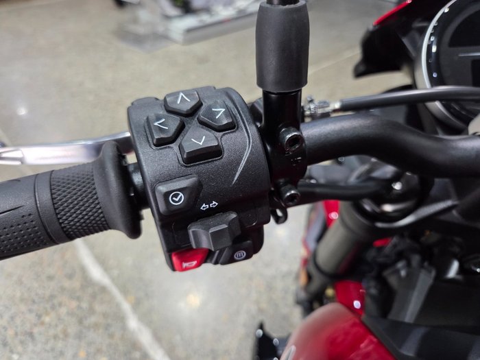 2026 Triumph TRIDENT 800 RED