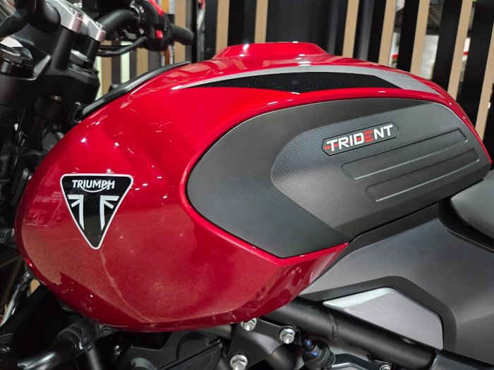 2026 Triumph TRIDENT 800 RED