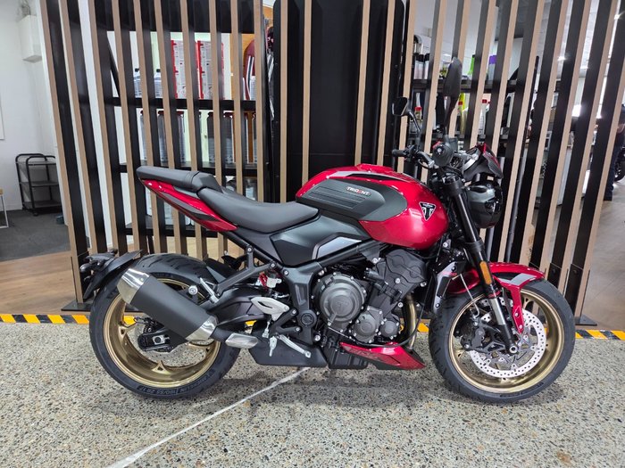 2026 Triumph TRIDENT 800 RED