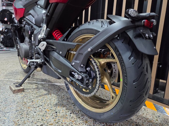 2026 Triumph TRIDENT 800 RED