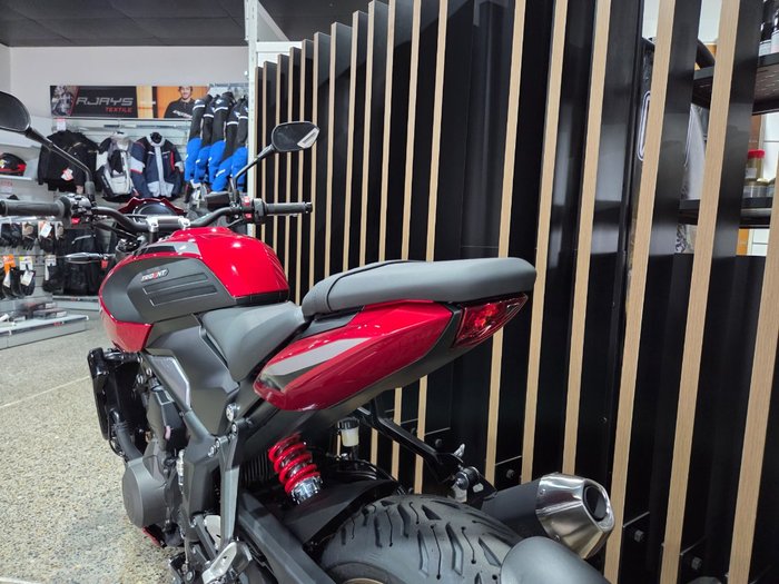 2026 Triumph TRIDENT 800 RED
