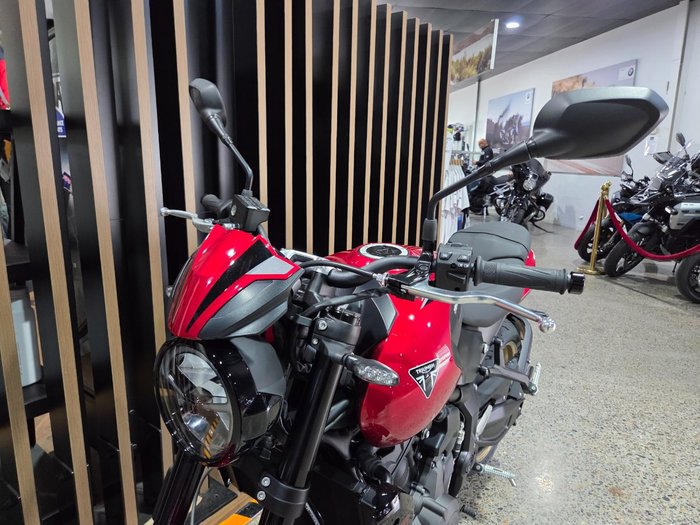2026 Triumph TRIDENT 800 RED