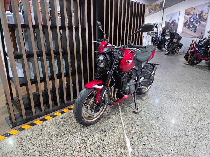 2026 Triumph TRIDENT 800 RED