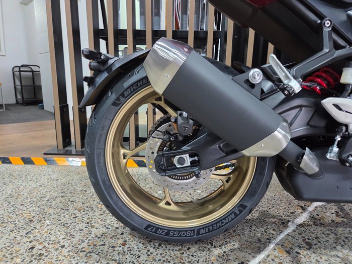 2026 Triumph TRIDENT 800 RED
