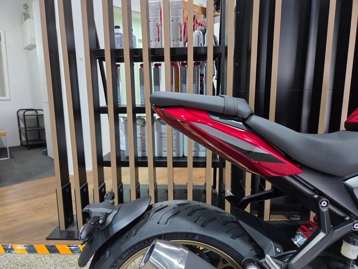 2026 Triumph TRIDENT 800 RED
