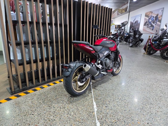 2026 Triumph TRIDENT 800 RED