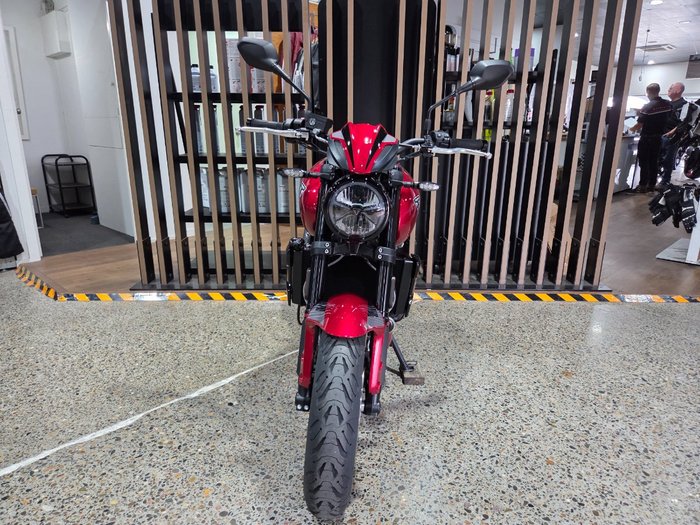 2026 Triumph TRIDENT 800 RED
