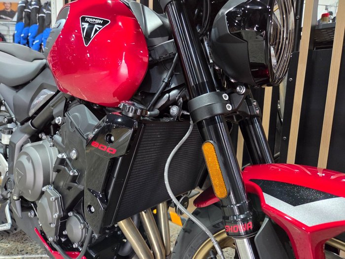 2026 Triumph TRIDENT 800 RED