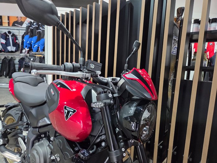 2026 Triumph TRIDENT 800 RED