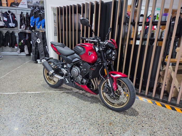 2026 Triumph TRIDENT 800 RED