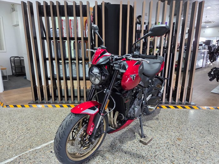 2026 Triumph TRIDENT 800 RED