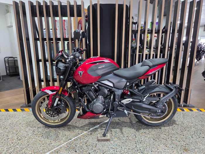 2026 Triumph TRIDENT 800 RED