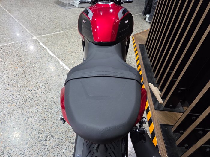 2026 Triumph TRIDENT 800 RED
