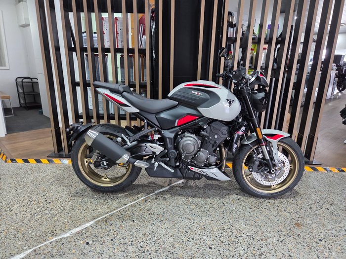 2026 Triumph TRIDENT 800 GREY