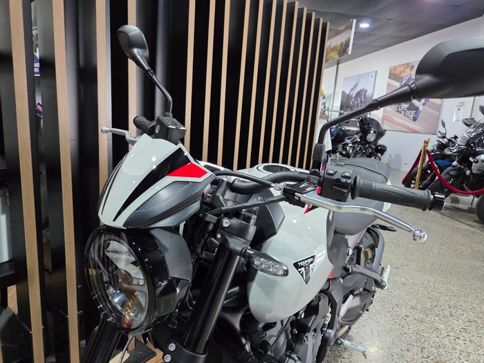 2026 Triumph TRIDENT 800 GREY