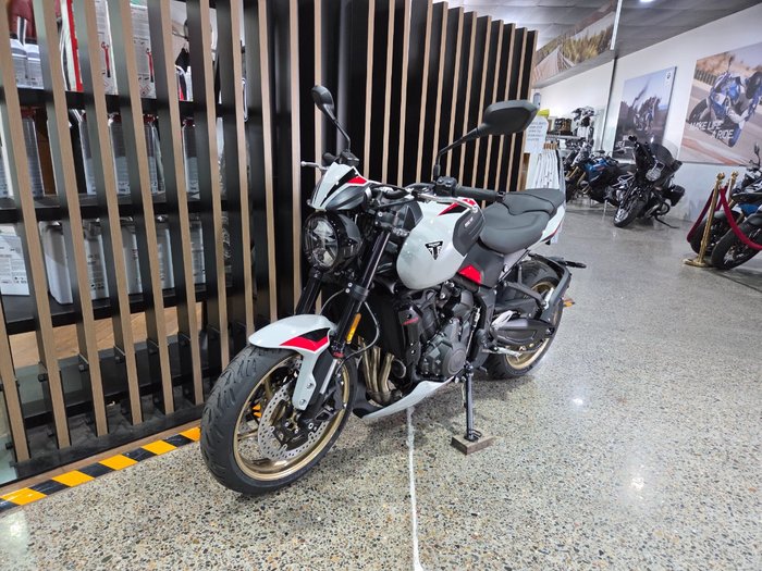 2026 Triumph TRIDENT 800 GREY