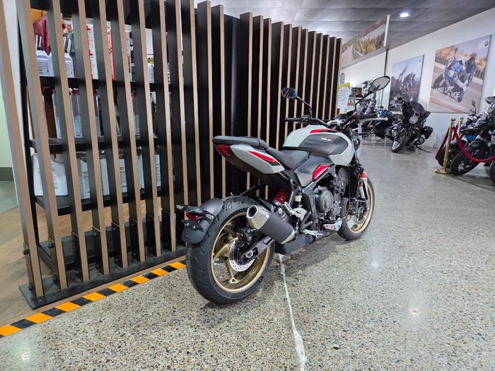 2026 Triumph TRIDENT 800 GREY