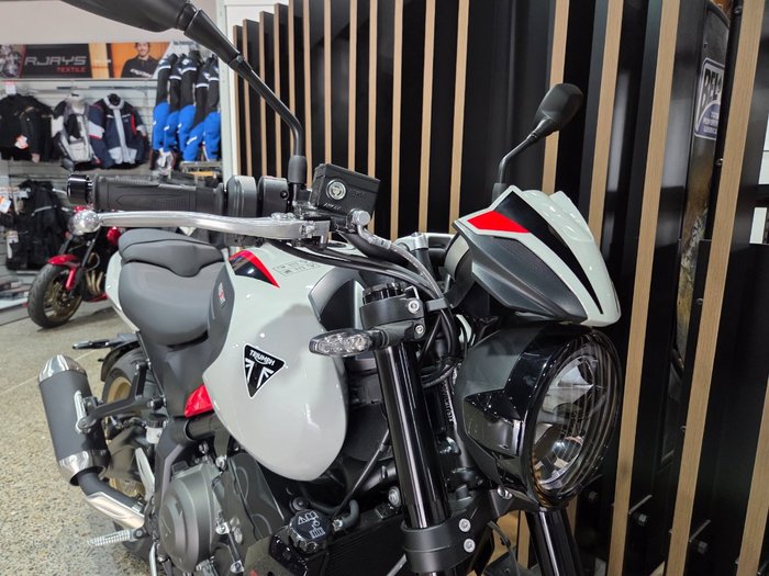 2026 Triumph TRIDENT 800 GREY