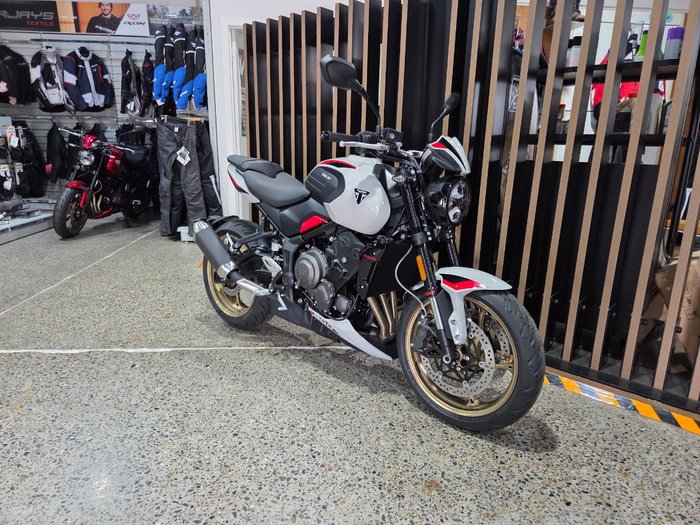 2026 Triumph TRIDENT 800 GREY