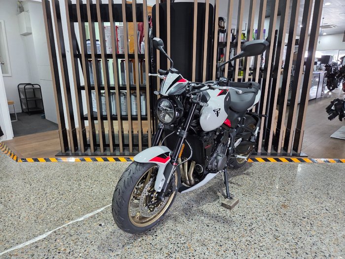 2026 Triumph TRIDENT 800 GREY