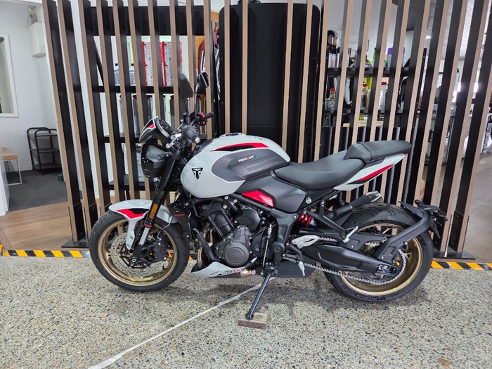 2026 Triumph TRIDENT 800 GREY