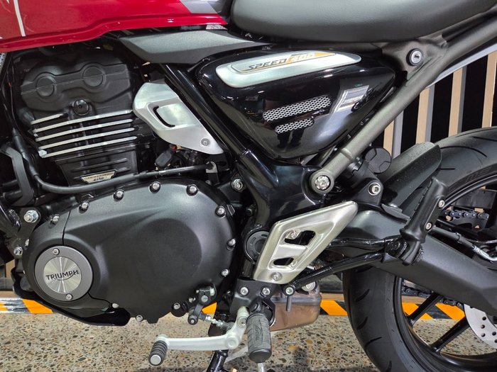 2026 Triumph SPEED 400 RED