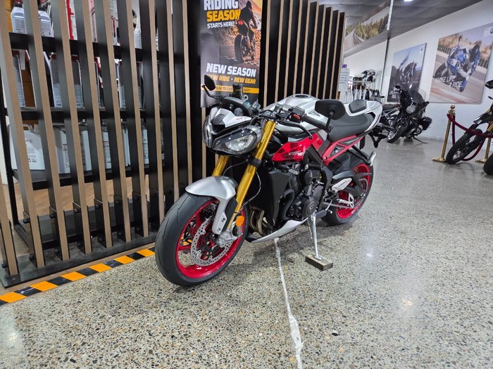 2026 Triumph 2026 Triumph 765CC Street Triple RX MATT SILVER ICE