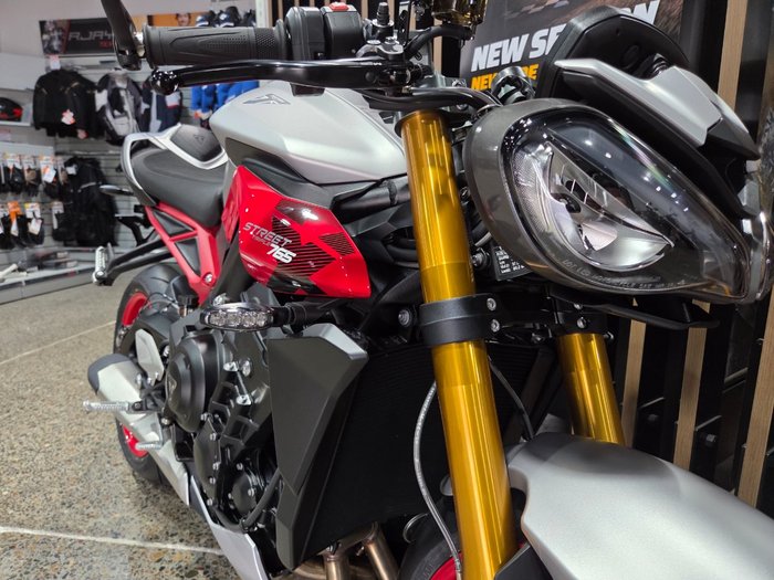 2026 Triumph 2026 Triumph 765CC Street Triple RX MATT SILVER ICE