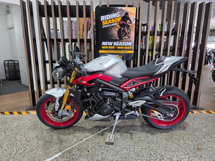 2026 Triumph 2026 Triumph 765CC Street Triple RX MATT SILVER ICE