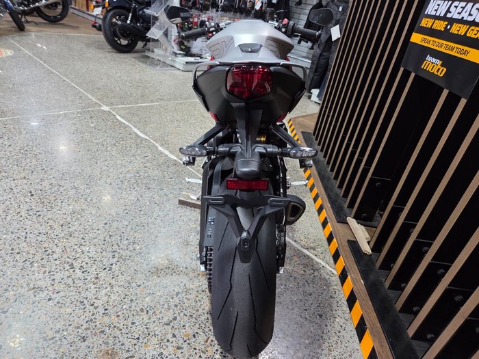 2026 Triumph 2026 Triumph 765CC Street Triple RX MATT SILVER ICE