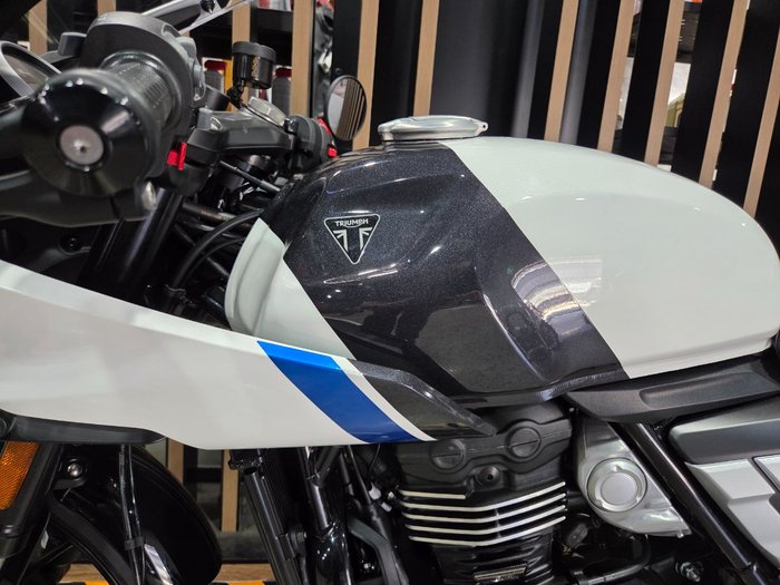 2026 Triumph THRUXTON 400 PEARL WHITE METALLIC