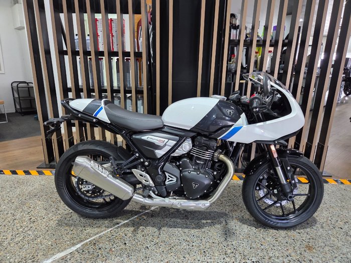 2026 Triumph THRUXTON 400 PEARL WHITE METALLIC