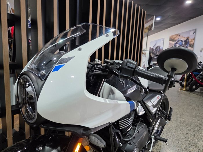 2026 Triumph THRUXTON 400 PEARL WHITE METALLIC