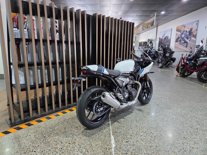 2026 Triumph THRUXTON 400 PEARL WHITE METALLIC
