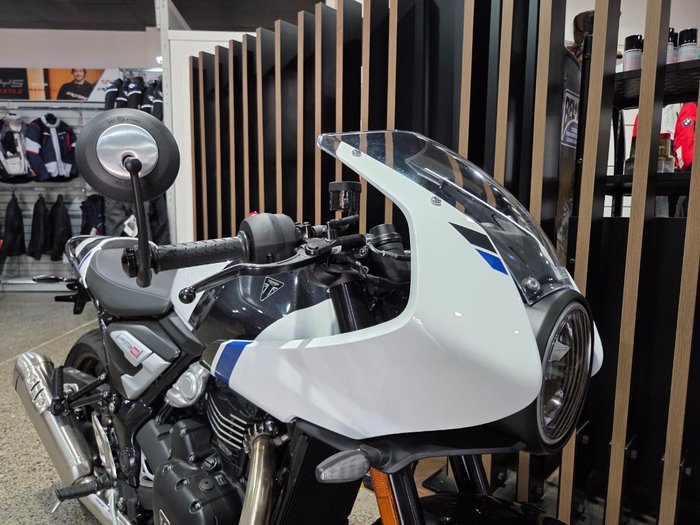 2026 Triumph THRUXTON 400 PEARL WHITE METALLIC